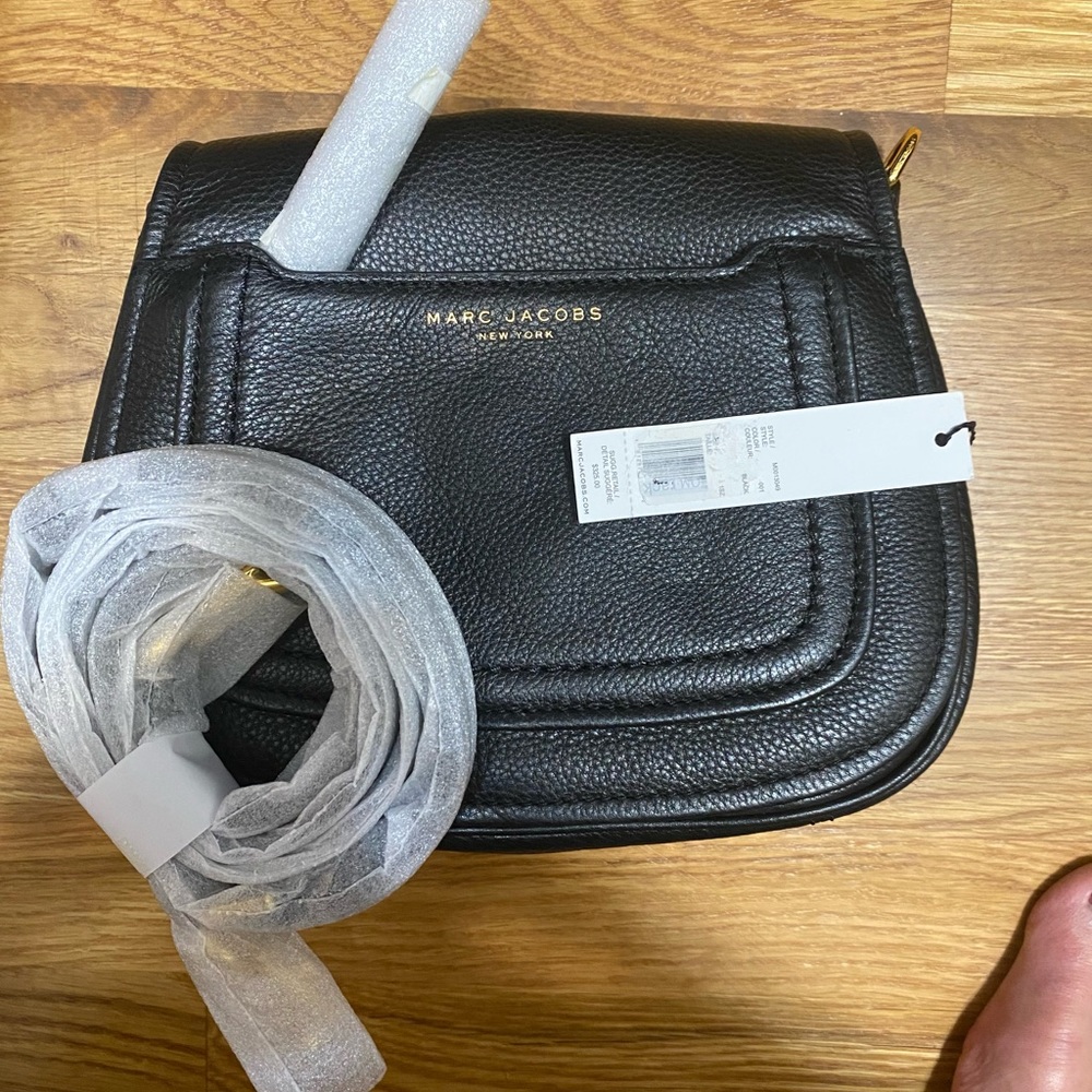 Marc Jacobs – Empire City Mini Messenger Leather Crossbody Bag